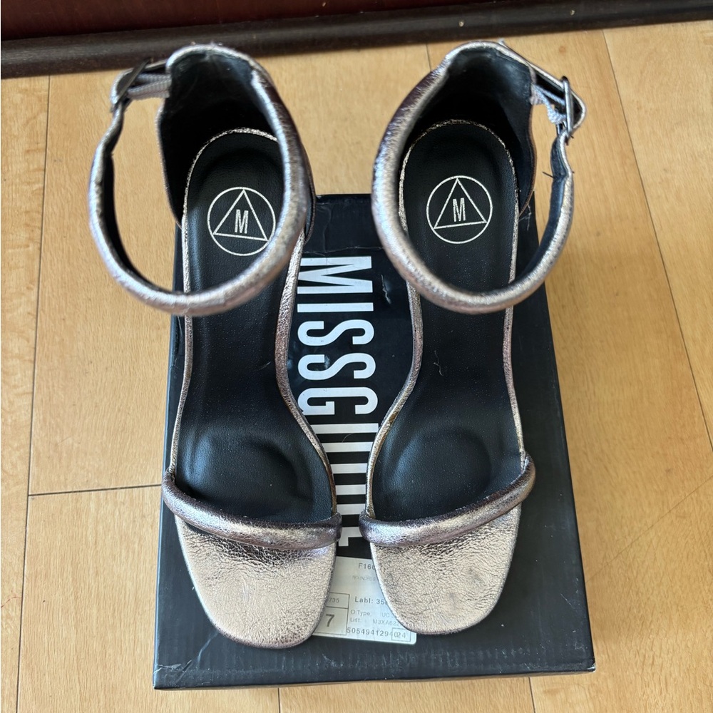 Missguided Rounded Strap Barely There Sandal in Pewter Metallic